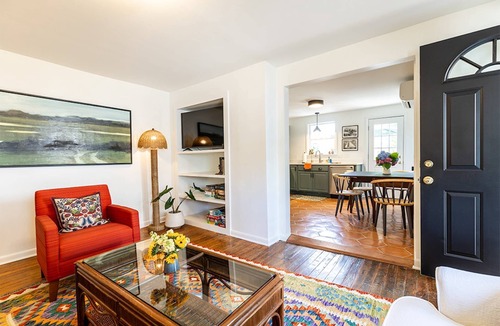 Eastport Apartment | Dog-Friendly Annapolis Apartment | Parking, Private Backyard & Walkable to Shops and Restaurants