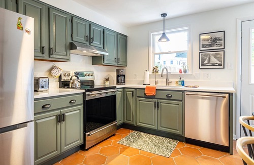 Eastport Apartment | Dog-Friendly Annapolis Apartment | Parking, Private Backyard & Walkable to Shops and Restaurants