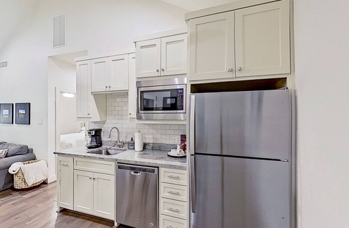 Arp House | Dog-friendly aparthotel with pool & firepit access, screened-in porch, & AC