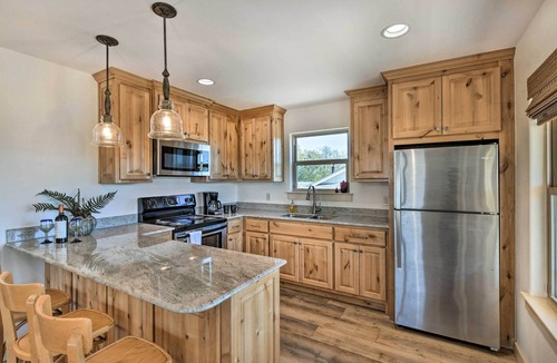 Nemo Apartment | Dog-Friendly Apartment ~ 32 Mi to Fort Worth!