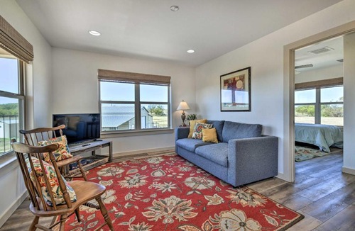 Nemo Apartment | Dog-Friendly Apartment ~ 32 Mi to Fort Worth!