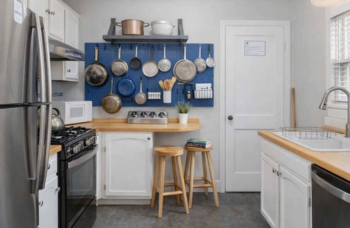 Appleton House | Dog-Friendly Appleton House with Fire Pit & Grill