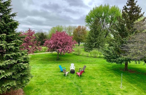 Appleton House | Dog-Friendly Appleton House with Fire Pit & Grill