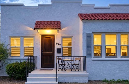 Appleton House | Dog-Friendly Appleton House with Fire Pit & Grill