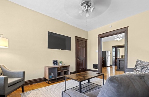 The Southampton Apartment | Dog-Friendly Apt with Office
