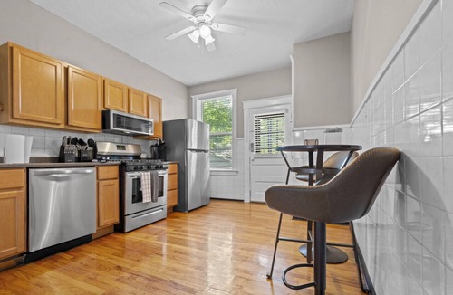 The Southampton Apartment | Dog-Friendly Apt with King Bed