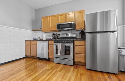 The Southampton Apartment | Dog-Friendly Apt with King Bed