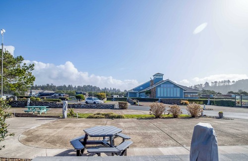 Agate Beach RV Rental | Dog Friendly, Available with 50AMP, 30AMP, Water and Sewer hook up's, WiFi