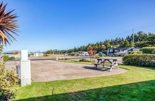 Agate Beach RV Rental | Dog Friendly, Available with 50AMP, 30AMP, Water and Sewer hook up's, WiFi