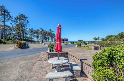 Agate Beach RV Rental | Dog Friendly, Available with 50AMP, 30AMP, Water and Sewer hook up's, WiFi