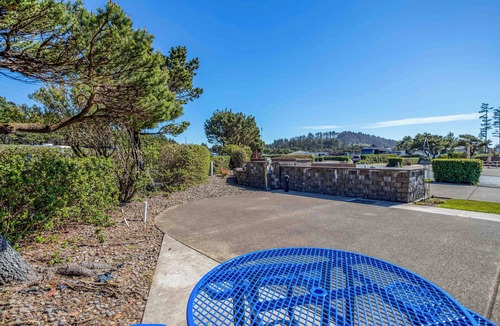 Agate Beach RV Rental | Dog Friendly, Available with 50AMP, 30AMP, Water and Sewer hook up's, WiFi