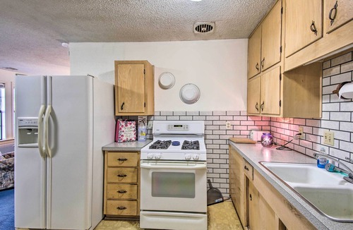 Bartlesville House | Dog-Friendly Bartlesville Retreat w/Yard!