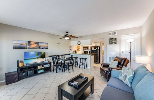 Corpus Christi Condo | Dog-Friendly Beachside Retreat | Patio, Pool & Hot Tub