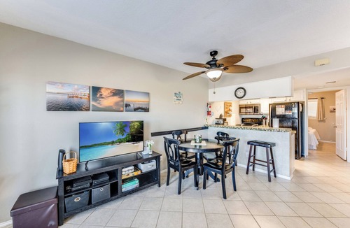 Corpus Christi Condo | Dog-Friendly Beachside Retreat | Patio, Pool & Hot Tub