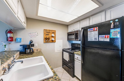 Corpus Christi Condo | Dog-Friendly Beachside Retreat | Patio, Pool & Hot Tub