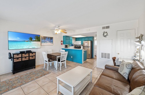 Corpus Christi Condo | Dog-Friendly Beach Escape | Pool, Hot Tub & Private Patio