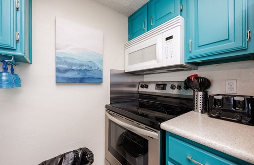 Corpus Christi Condo | Dog-Friendly Beach Escape | Pool, Hot Tub & Private Patio