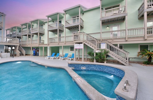 Corpus Christi Condo | Dog-Friendly Beach Escape | Pool, Hot Tub & Private Patio