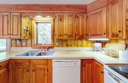 New Harbor House | Dog-friendly beach house with WiFi, private washer/dryer, deck, beautiful views