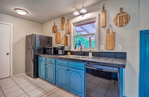 Bella Vista Cottage | Dog-friendly Bella Vista Home w/Grill + Deck