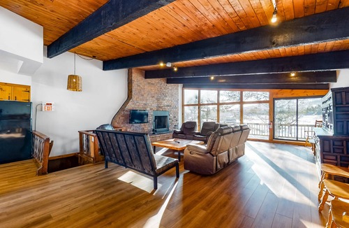 The Blue Mountains Ski Chalet | Dog-friendly lodge w/ a full kitchen, fireplace, dry sauna, & furnished deck