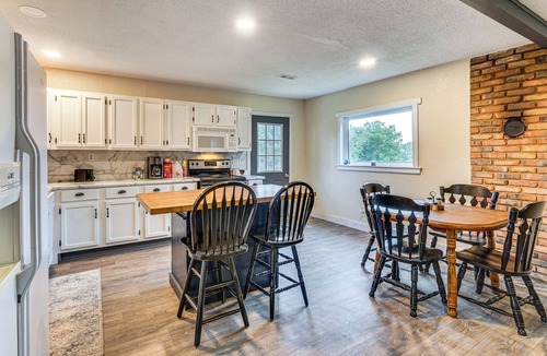 Kingdom City Cabin | Dog-Friendly Cabin w/Yard Near Auxvasse Creek!