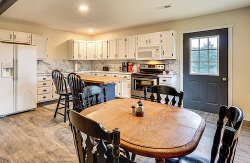 Kingdom City Cabin | Dog-Friendly Cabin w/Yard Near Auxvasse Creek!