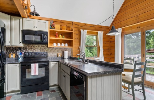 Jeffersonville Cabin | Dog Friendly Cabin Near Smuggs