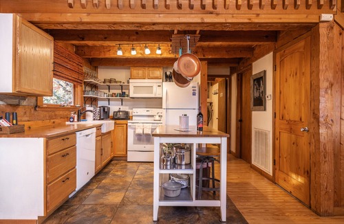 Candler Cabin | Dog Friendly Cabin near Asheville. Fenced Yard, Hot Tub, WiFi, Fireplace.