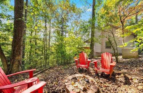 Blairsville Cabin | Dog-friendly cabin w/fireplace, hot tub, gas grill, and mountain views