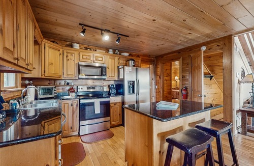 Blue Ridge Cabin | Dog-friendly cabin with wraparound deck, outdoor firepit, & game room