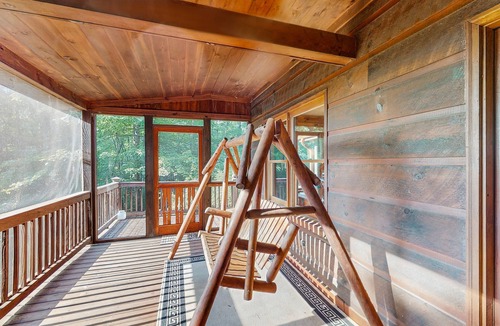 Blue Ridge Cabin | Dog-friendly cabin with wraparound deck, outdoor firepit, & game room