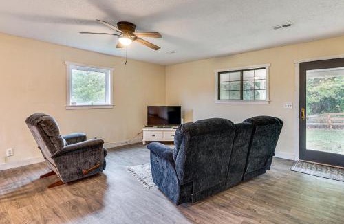 Kingdom City House | Dog-Friendly Cabin w/Yard Near Auxvasse Creek!