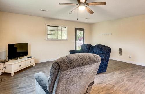 Kingdom City House | Dog-Friendly Cabin w/Yard Near Auxvasse Creek!