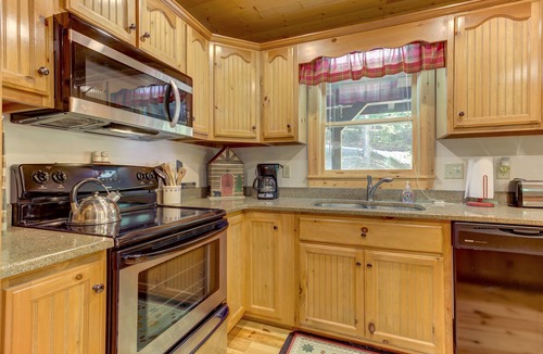 Eagle Mountain Cabin | Dog-Friendly Cabin with Firepit, Hot Tub, Gas Grill, Free WiFi, A/C, Shared Pool