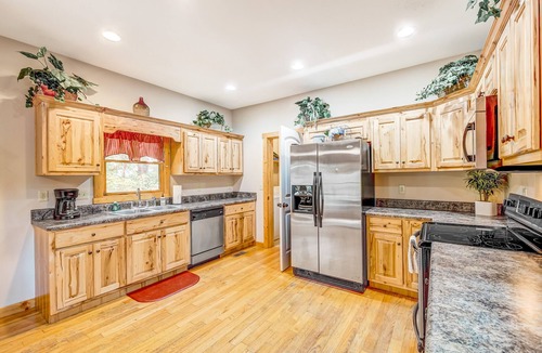 Ellijay Cabin | Dog-Friendly Cabin with Access to Shared Pools, Golf, Fishing Pong