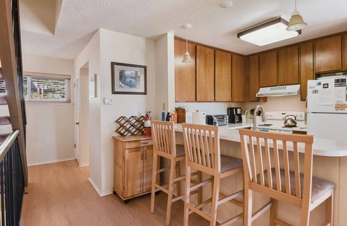Carnelian Woods Condo | Dog-Friendly Carnelian Woods Lake View Condo