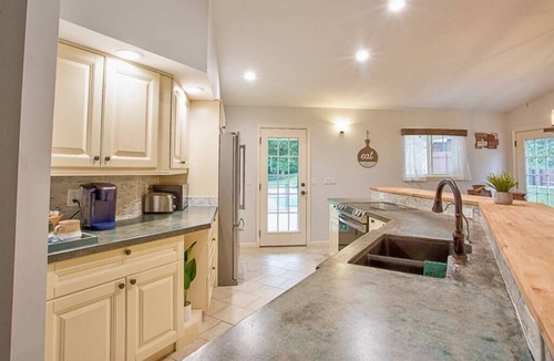 McDonald House | Dog-friendly Chattanooga Country Home + Pool + Firepit-relaxing