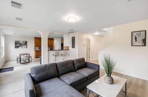 Pioneer Crossing House | Dog-Friendly City Escape with a Large Yard, Gas Grill, Free WiFi, & Full Kitchen
