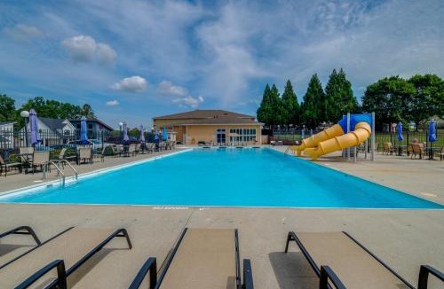 Huddleston House | Dog-Friendly Condo on Smith Mountain Lake