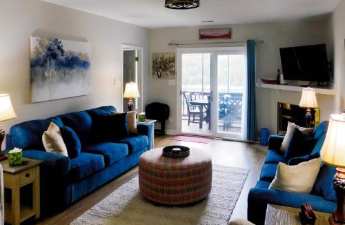 Huddleston House | Dog-Friendly Condo on Smith Mountain Lake
