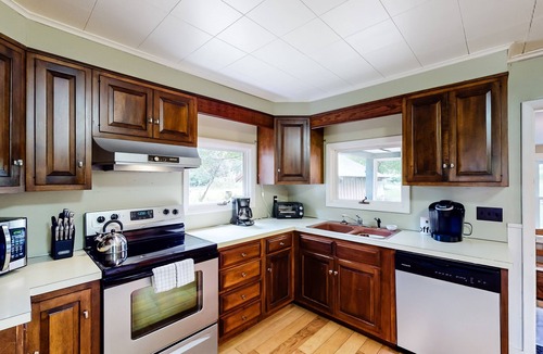 North Creek House | Dog-friendly cottage with a wood stove, washer/dryer, firepit, & large yard