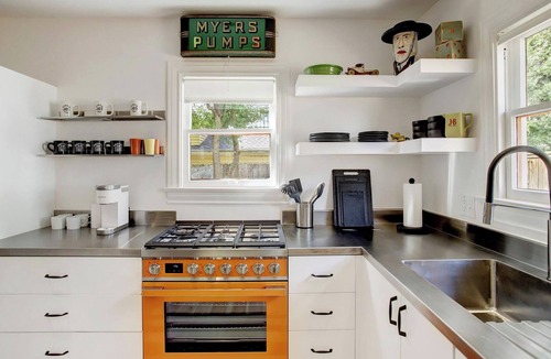 Houston Heights House | Dog Friendly Cottage Near Eats and Treats