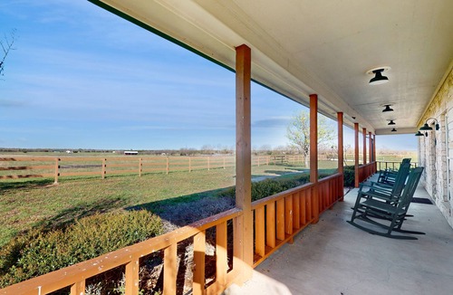Celeste House | Dog-friendly countryside home with firepit, wraparound porch, & prime stargazing