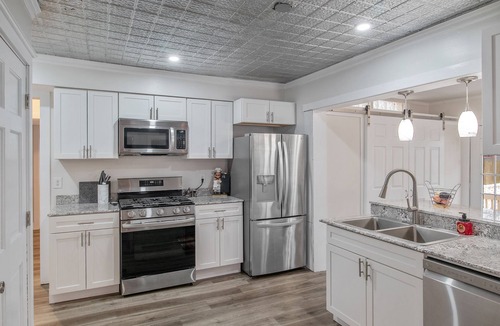 Auburn House | Dog-Friendly Downtown Auburn Apartment!