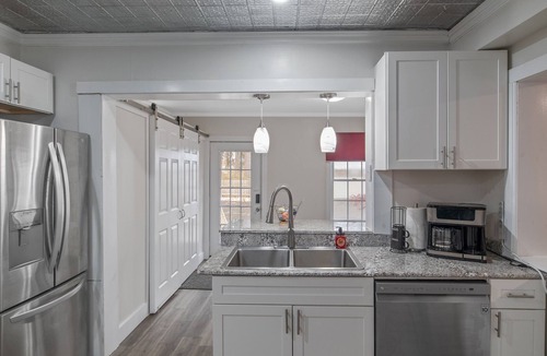 Auburn House | Dog-Friendly Downtown Auburn Apartment!