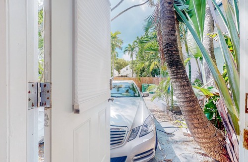 Historic Seaport Apartment | Dog-friendly downtown studio near beach with WiFi, AC, fridge, oven, microwave