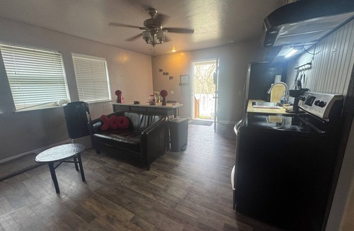Fair Oaks House | Dog Friendly! Duplex