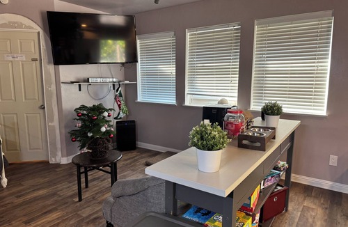 Fair Oaks House | Dog Friendly! Duplex