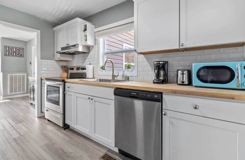 Lupton City House | Dog Friendly, Family Friendly, Minutes to Downtown